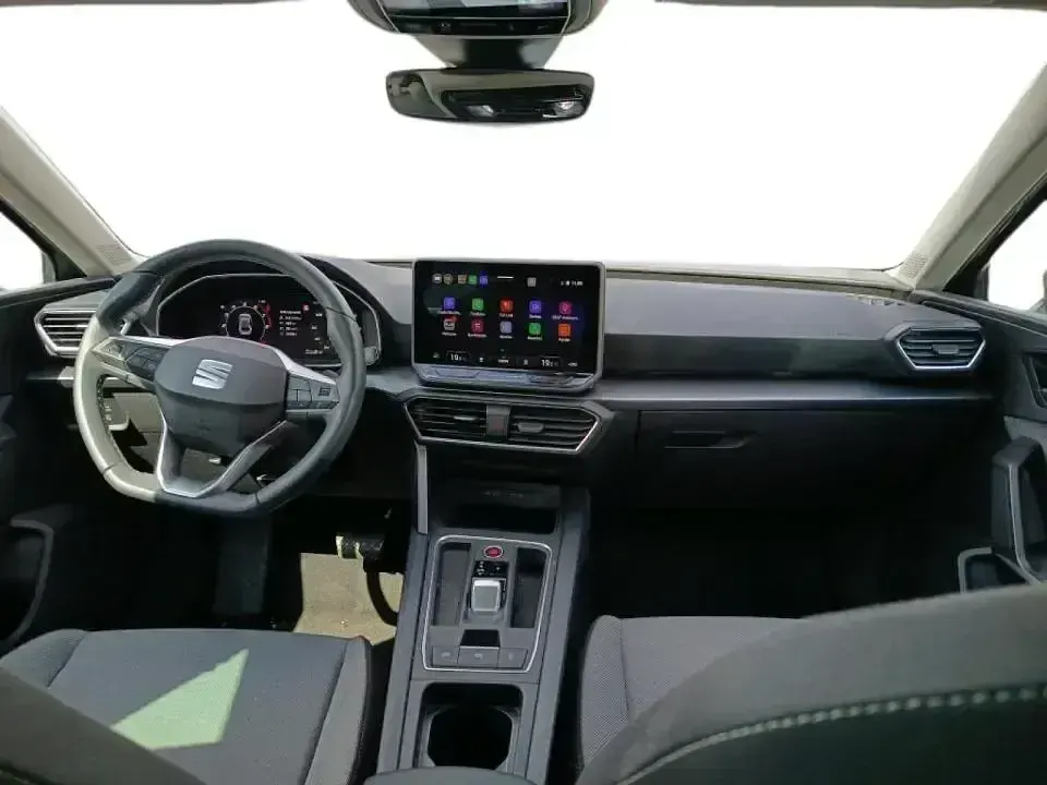 Begagnad Seat Leon Style 116 HK (85 kW) 2025 Grå Sedan
