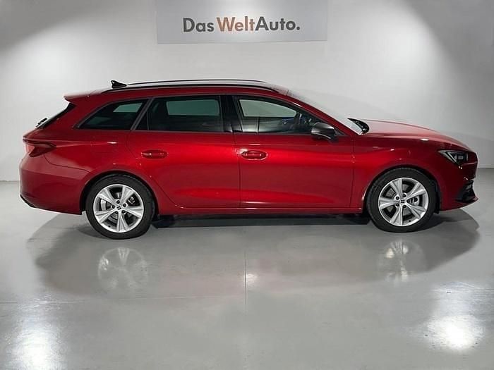 Usado Seat Leon FR 150 CV (110 kW) 2024 Rojo Familiar