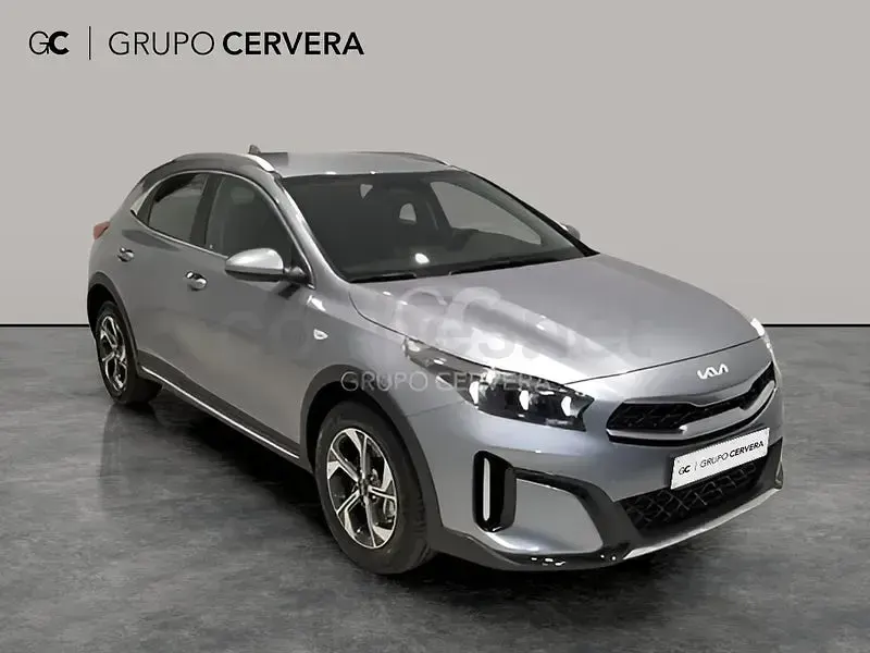 Usado Kia XCeed 100 CV (73 kW) 2025 Gris / plata SUV