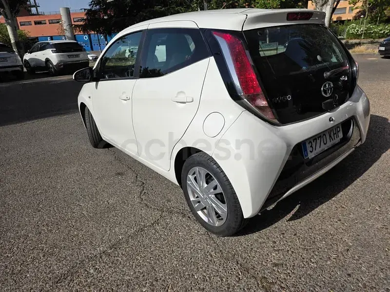 Usado Toyota Aygo X-cite 72 CV (52 kW) 2018 Blanco Utilitario