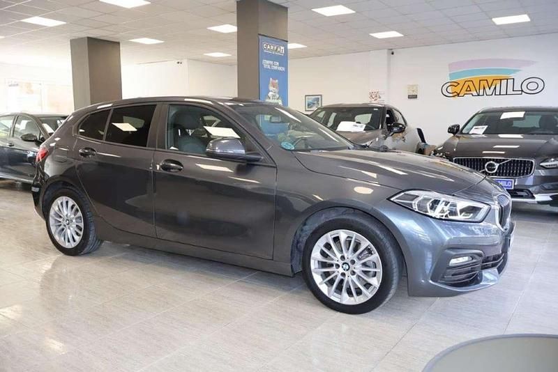 Używany BMW 118 150 KM (110 kW) 2021 Szary Hatchback