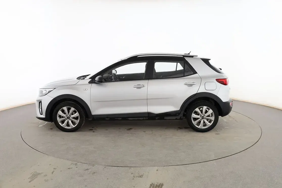 Usado Kia Stonic 101 CV (74 kW) 2022 Plata SUV
