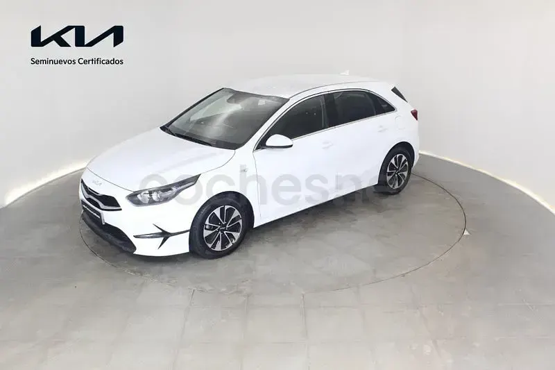Usado Kia Ceed 100 CV (73 kW) 2025 Blanco Utilitario