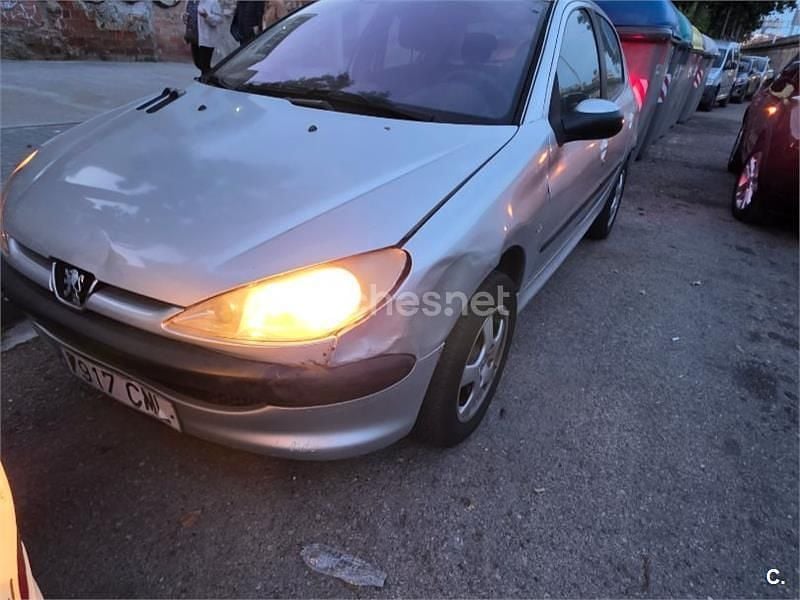 Usado Peugeot 206 75 CV (55 kW) 2003 Gris / plata Berlina