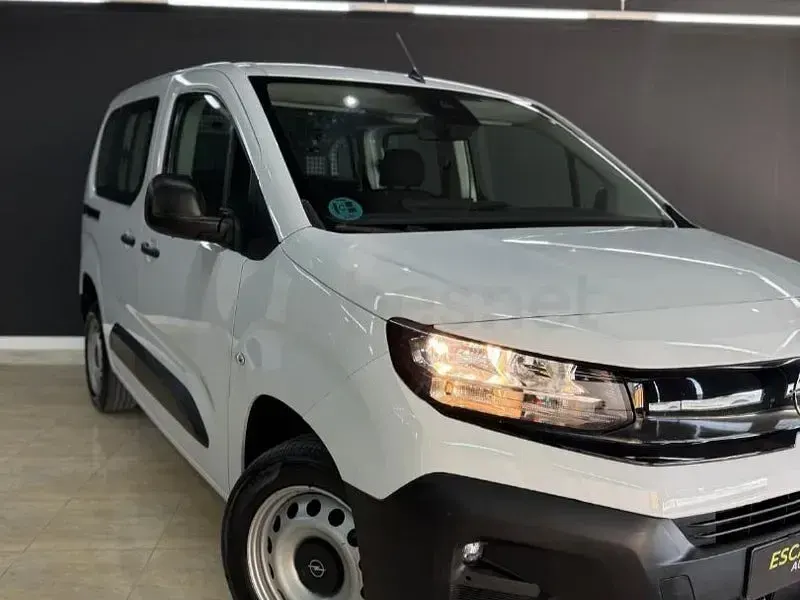 Usado Opel Combo Life Business Edition 102 CV (75 kW) 2024 Blanco Monovolumen