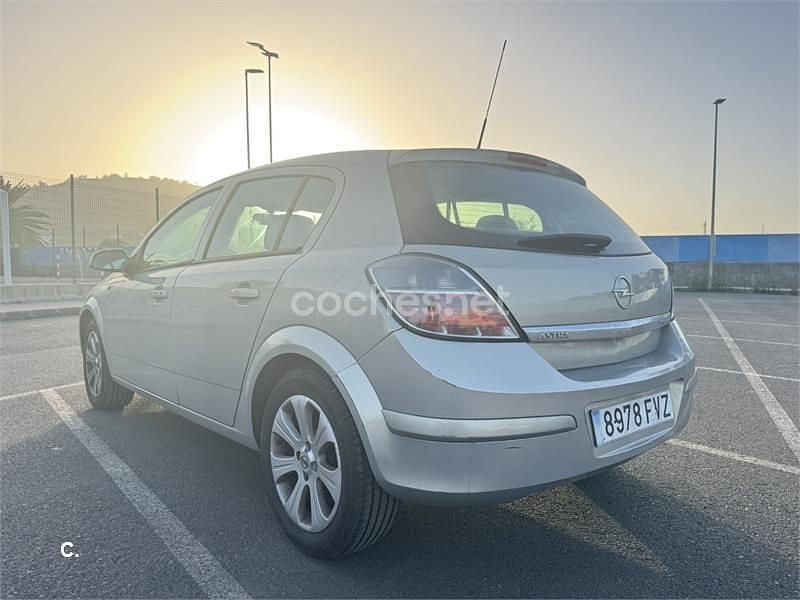Usado Opel Astra Enjoy 115 CV (84 kW) 2007 Beige Berlina