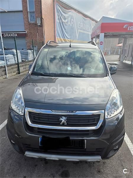 Usado Peugeot Partner Tepee Style 100 CV (73 kW) 2016 Gris / plata Monovolumen