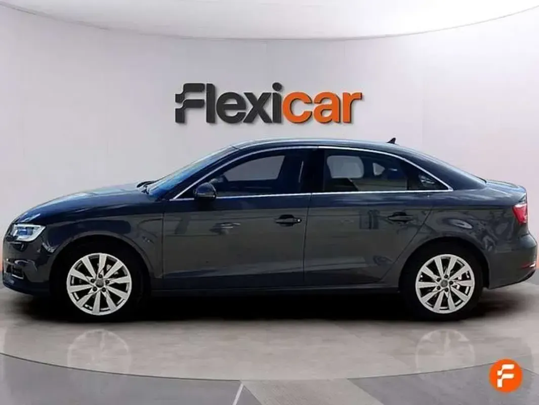 Usado Audi A3 116 CV (85 kW) 2018 Gris Berlina