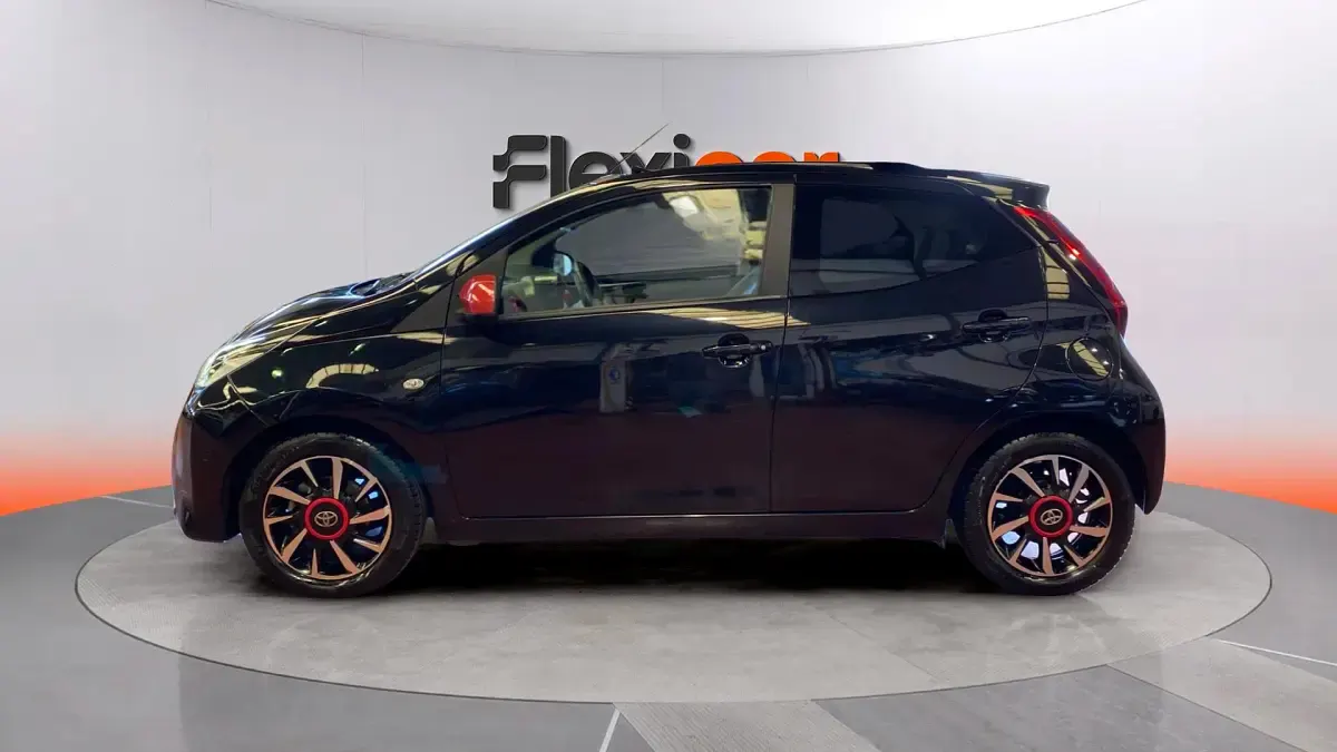 Usado Toyota Aygo x-style 72 CV (52 kW) 2021 Negro Utilitario