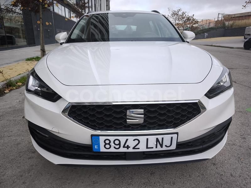 Usado Seat Leon Style 150 CV (110 kW) 2021 Blanco Familiar