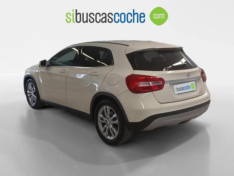 Usado Mercedes GLA180 Style 109 CV (80 kW) 2015 Blanco SUV