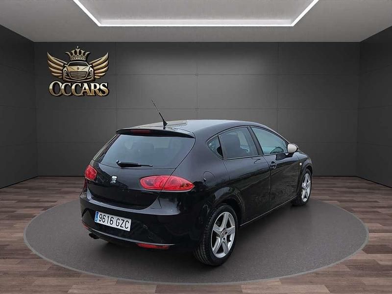 Usado Seat Leon Sport 160 CV (117 kW) 2010 Negro Utilitario