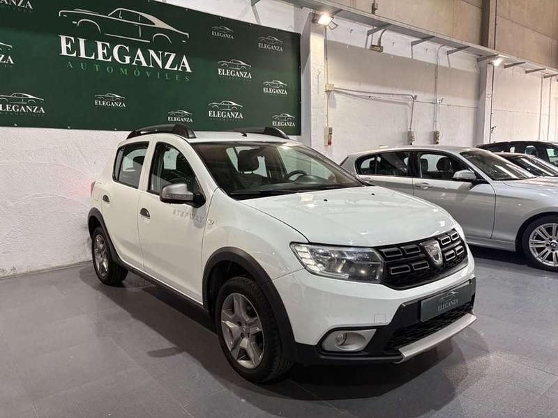 Usado Dacia Sandero Lauréate 90 CV (66 kW) 2017 Blanco Utilitario