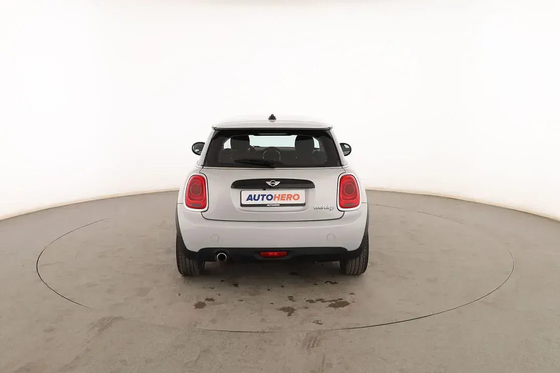 Usado Mini Cooper D 116 CV (85 kW) 2016 Gris Utilitario