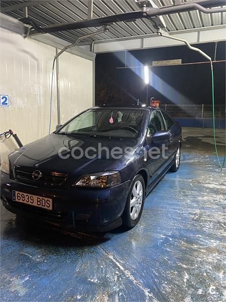 Usado Opel Astra Edition 147 CV (108 kW) 2001 Azul Coupe