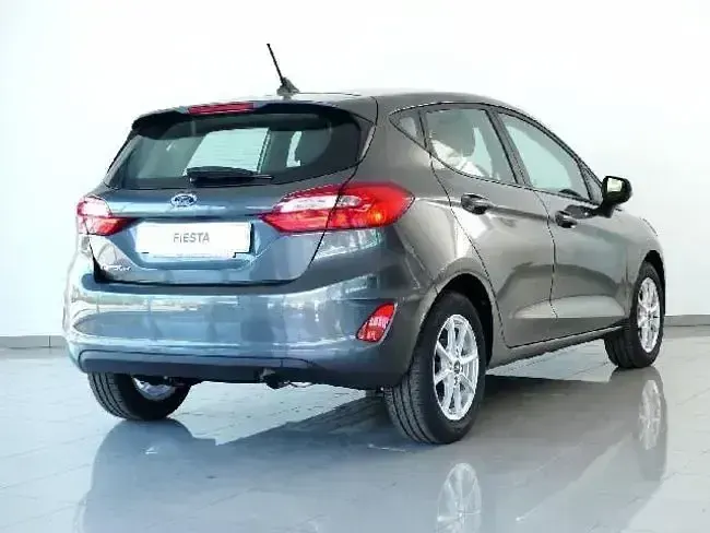 Usado Ford Fiesta Limited 75 CV (55 kW) 2021 Gris Utilitario