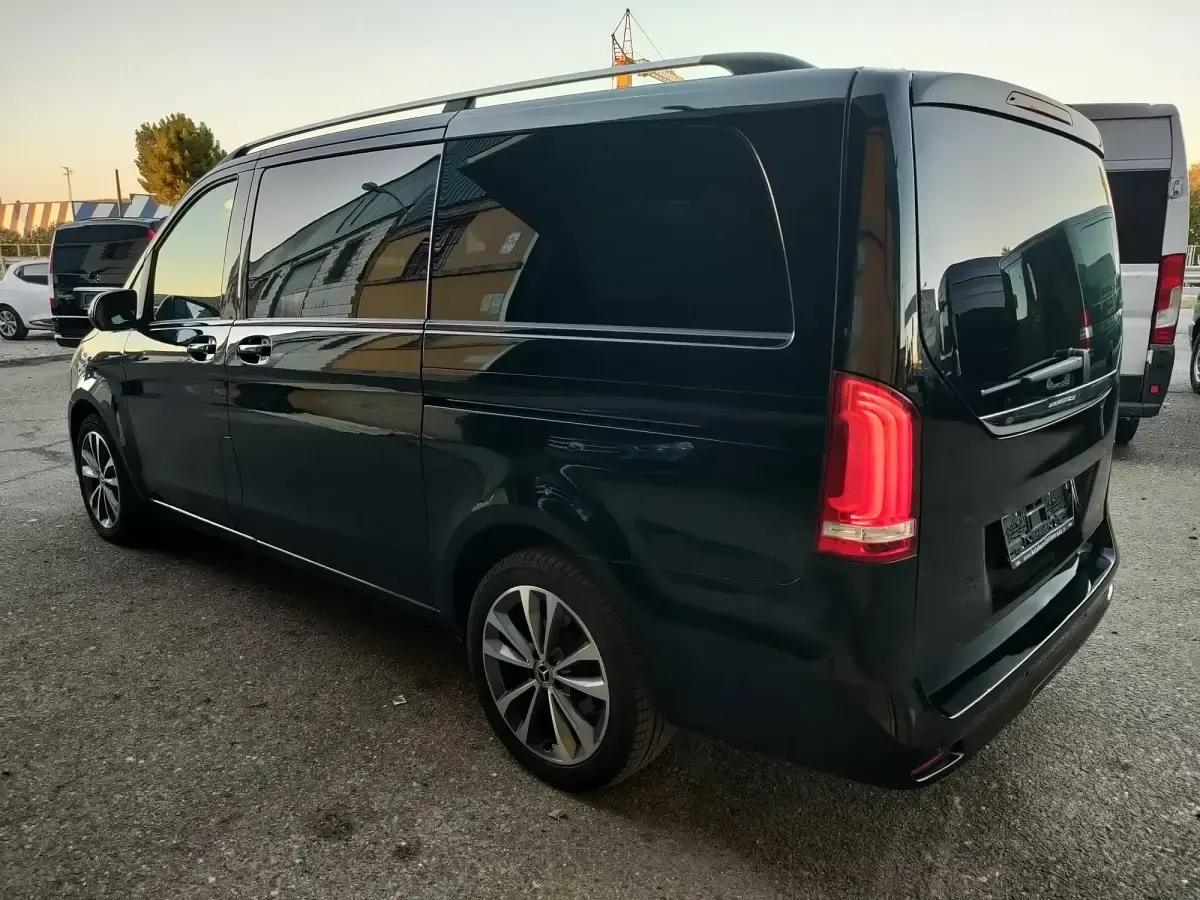 Occasion Mercedes V300 Exclusive 239 PK (175 kW) 2023 Zwart MPV