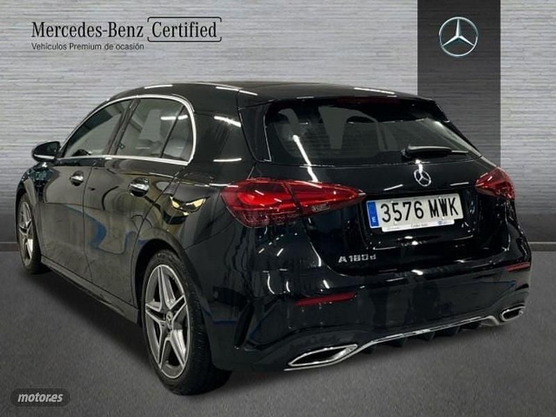 Usado Mercedes A180 AMG line 116 CV (85 kW) 2024 Negro