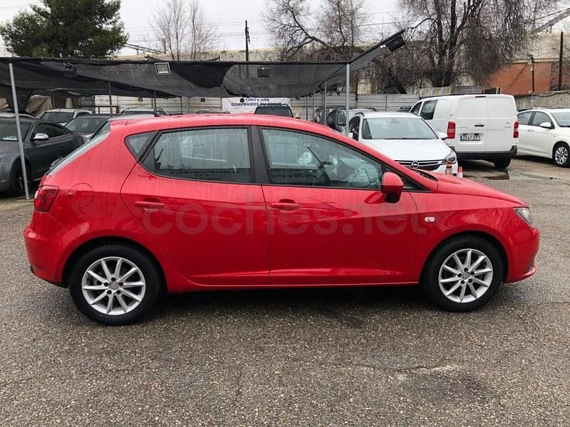 Usado Seat Ibiza Reference 85 CV (62 kW) 2014 Rojo Berlina