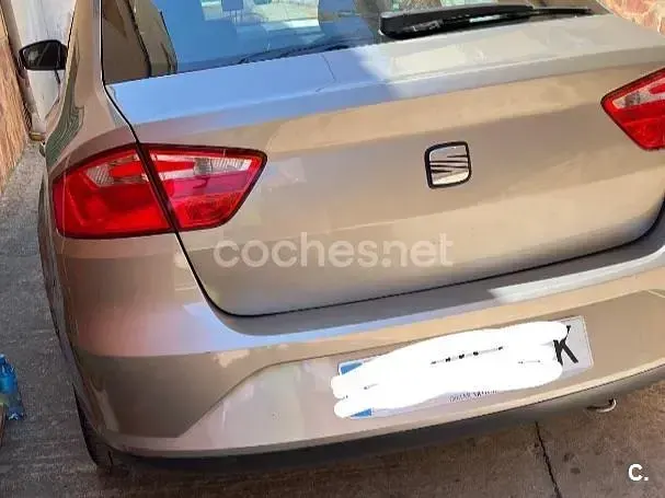 Usado Seat Toledo Ecomotive 105 CV (77 kW) 2013 Beige Utilitario