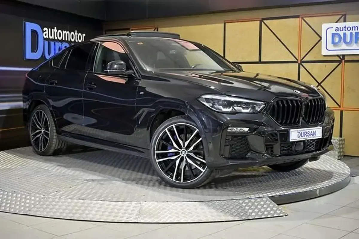 Käytetty BMW X6 Comfort Edition 344 HP (253 kW) 2021 Musta Katumaasturi