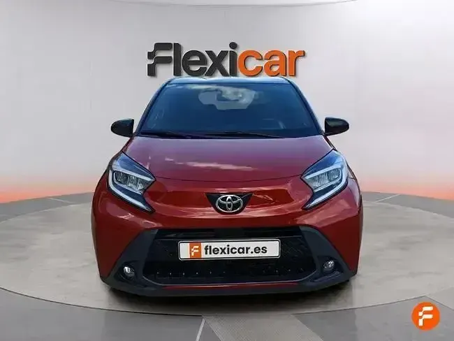 Usado Toyota Aygo 72 CV (52 kW) 2023 Rojo