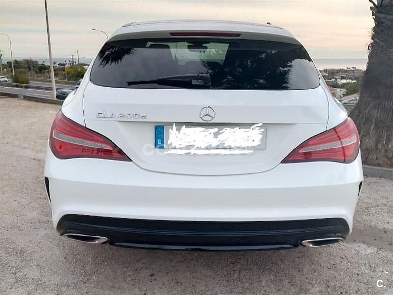 Usado Mercedes CLA200 Shooting Brake 136 CV (100 kW) 2019 Blanco Familiar