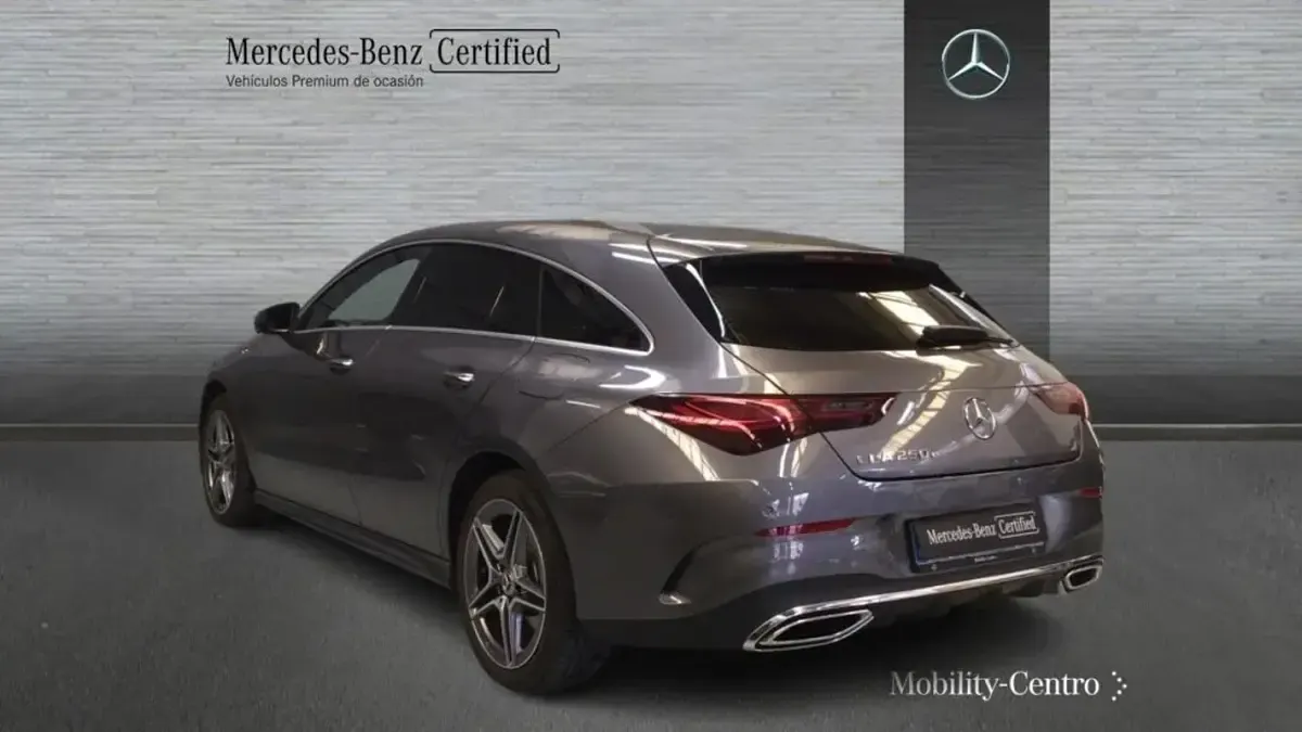 Usado Mercedes CLA250e 163 CV (119 kW) 2025 Gris montaña Coupe
