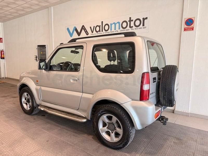 Usado Suzuki Jimny 86 CV (63 kW) 2007 Gris / plata SUV