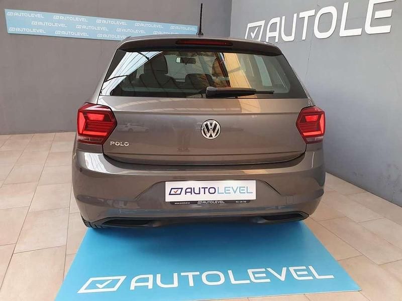 Usado VW Polo Advance 95 CV (69 kW) 2020 Gris Utilitario