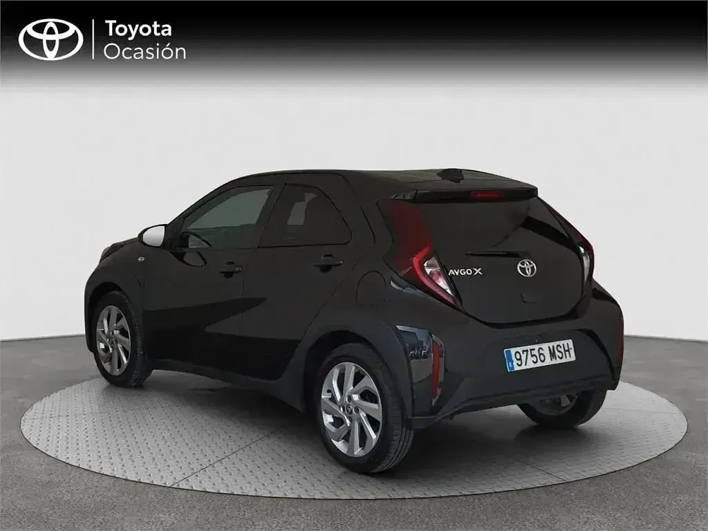 Usado Toyota Aygo X Play 72 CV (52 kW) 2024 Negro SUV