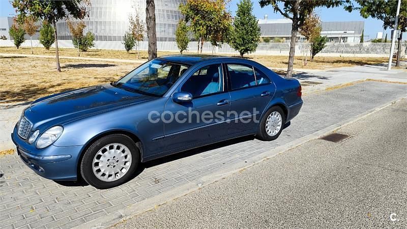 Azul Usado 2004 Mercedes E220 Elegance Berlina | 8500 € (Un poco caro) - Imagen 1/4