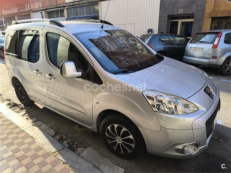 Usado Peugeot Partner Tepee Active 92 CV (67 kW) 2010 Gris / plata Monovolumen