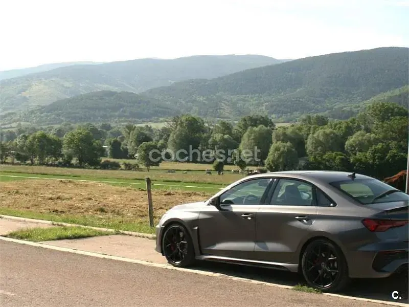 Usado Audi RS3 400 CV (294 kW) 2022 Gris / plata Berlina