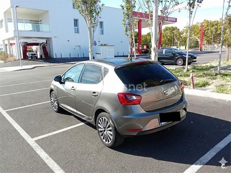 Usado Seat Ibiza Reference 90 CV (66 kW) 2016 Gris / plata Berlina