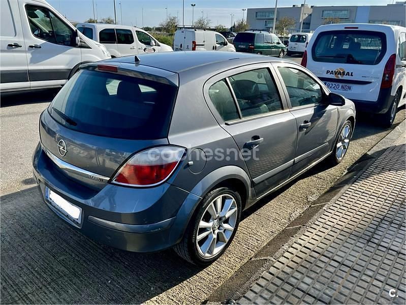 Usado Opel Astra Cosmo 100 CV (73 kW) 2005 Gris / plata Berlina