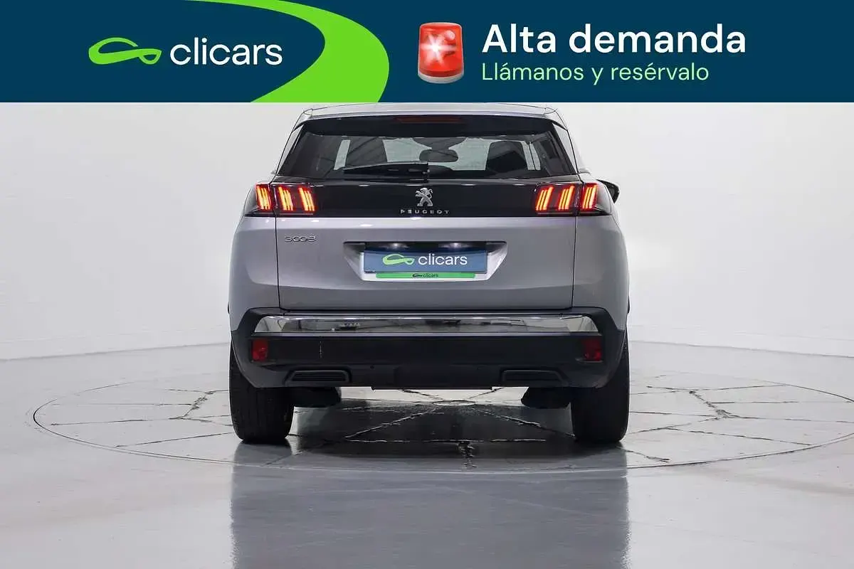 Usado Peugeot 3008 Allure 136 CV (100 kW) 2024 Plateado SUV