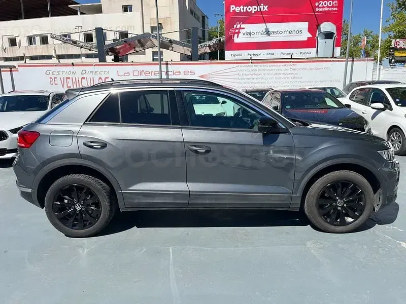 Usado VW T-Roc Advance 150 CV (110 kW) 2021 Gris / plata SUV