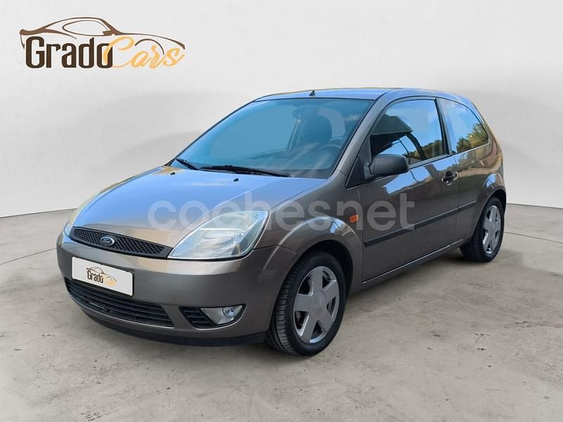 Beige Usado 2003 Ford Fiesta Ambiente Utilitario | 3990 € - Imagen 1/4