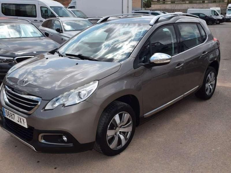 Usado Peugeot 2008 Allure 99 CV (72 kW) 2016 Gris SUV