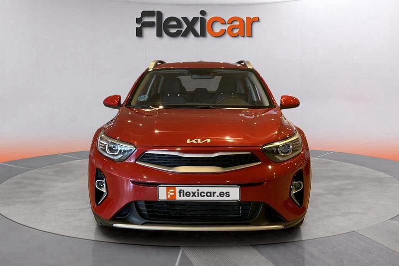 Usado Kia Stonic 84 CV (61 kW) 2023 Burdeos SUV
