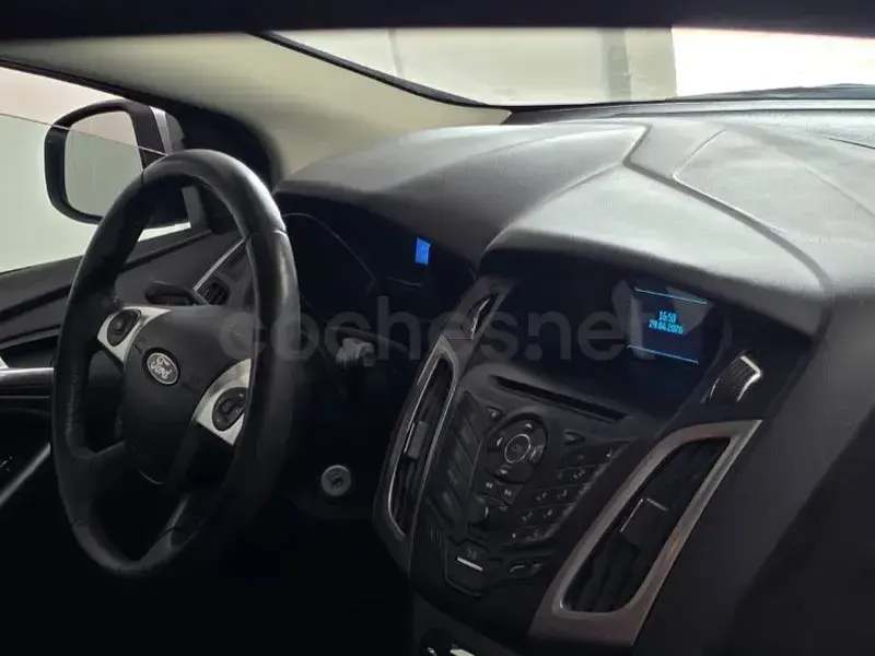 Używany Ford Focus 125 KM (91 kW) 2014 Szary Sedan/Limuzyna