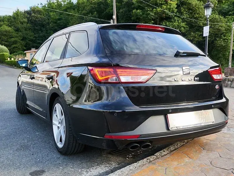 Usado Seat Leon FR 184 CV (135 kW) 2015 Negro Familiar