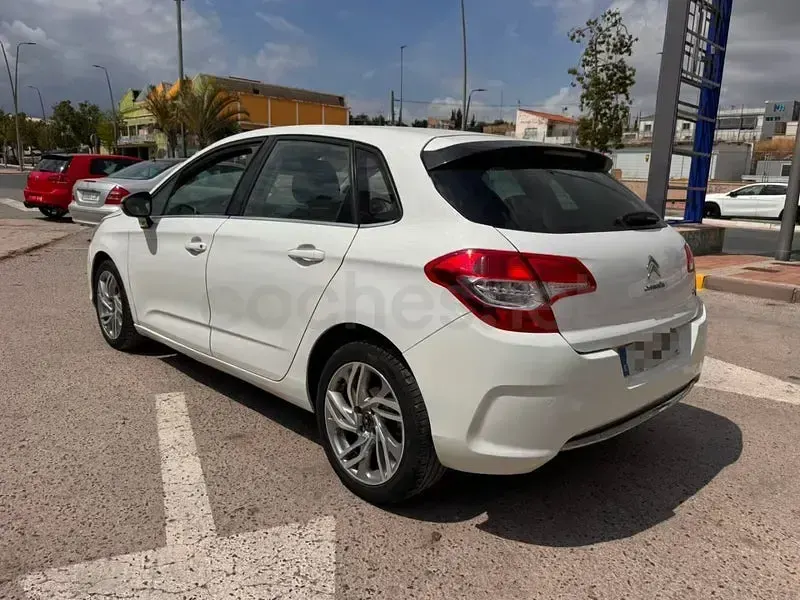 Usado Citroën C4 92 CV (67 kW) 2013 Blanco Berlina