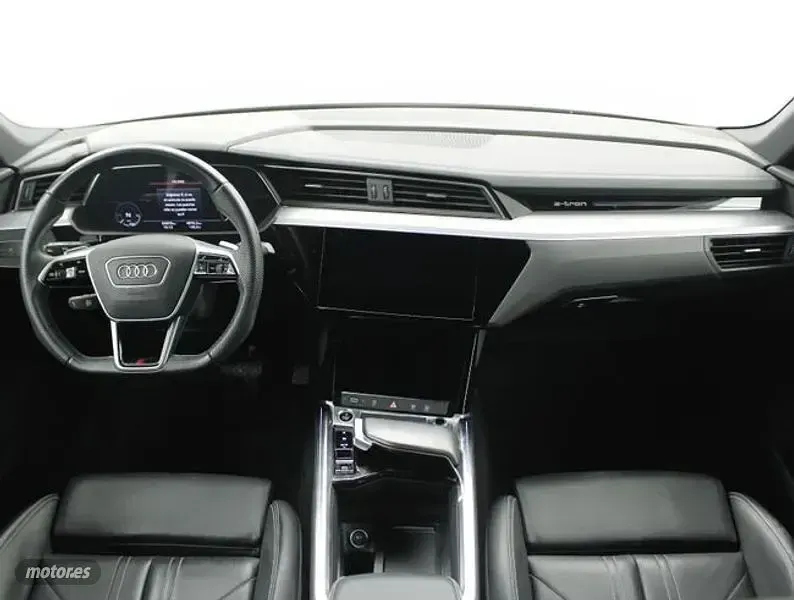 Usado Audi e-tron Sportback S-Line 300 kW (408 CV) 2022 Negro SUV