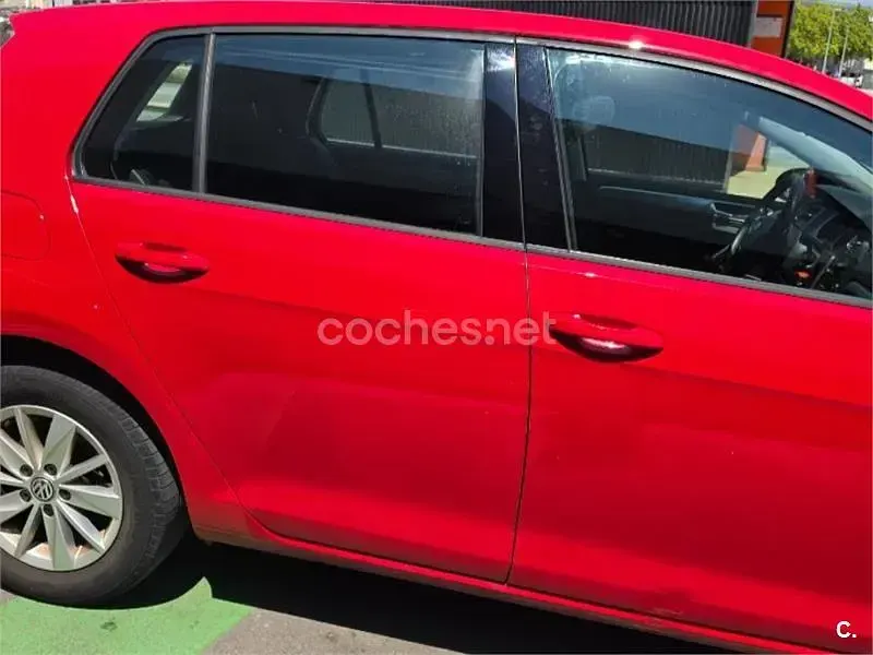 Usado VW Golf VII 110 CV (80 kW) 2018 Rojo Berlina