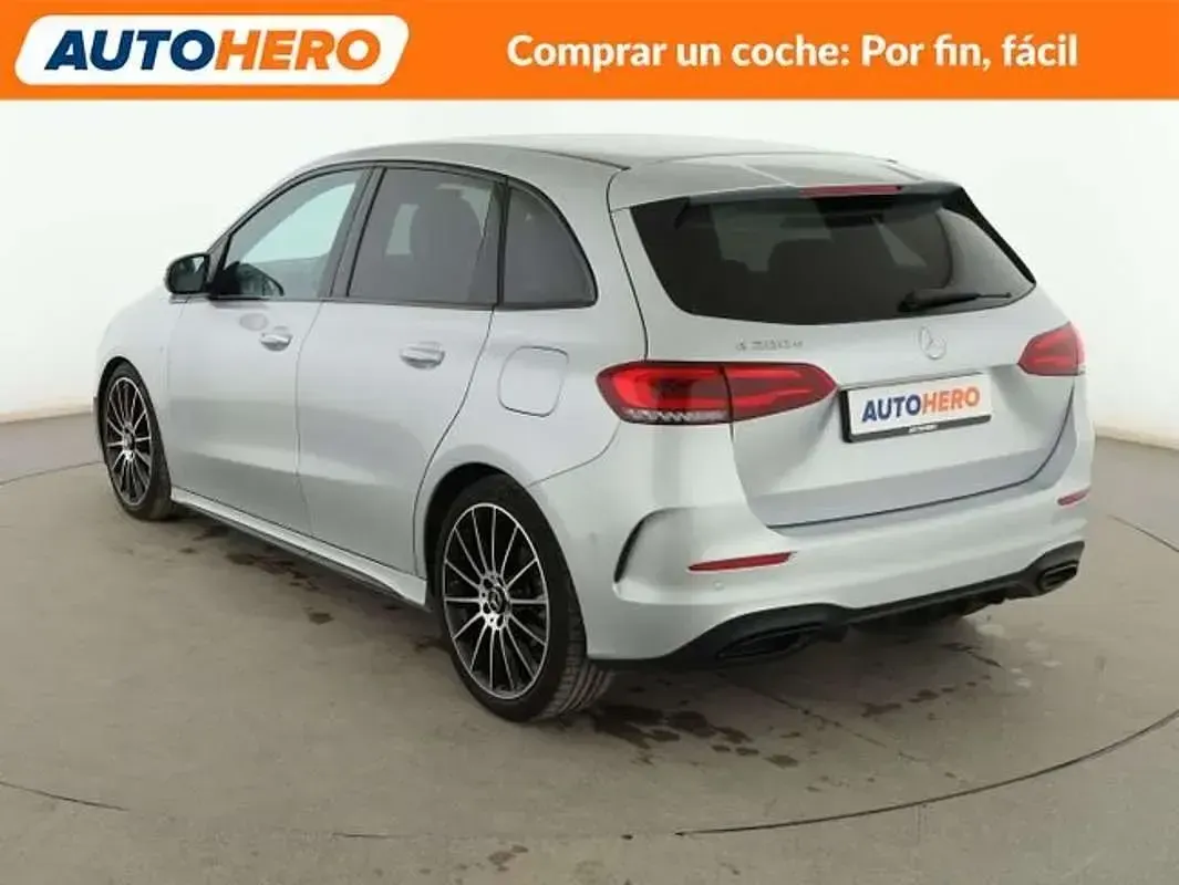 Usado Mercedes B200 AMG line 150 CV (110 kW) 2021 Plateado Utilitario