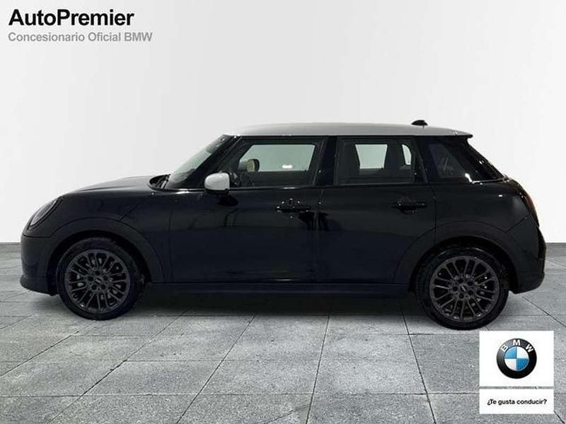 Usado Mini Cooper Essential 114 kW (156 CV) 2025 Negro Utilitario
