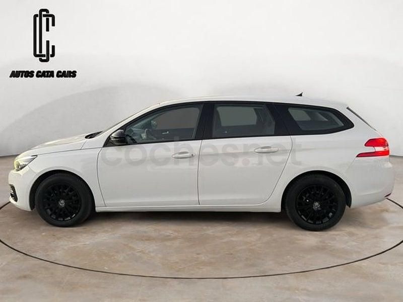 Usado Peugeot 308 SW Access 100 CV (73 kW) 2018 Blanco Familiar
