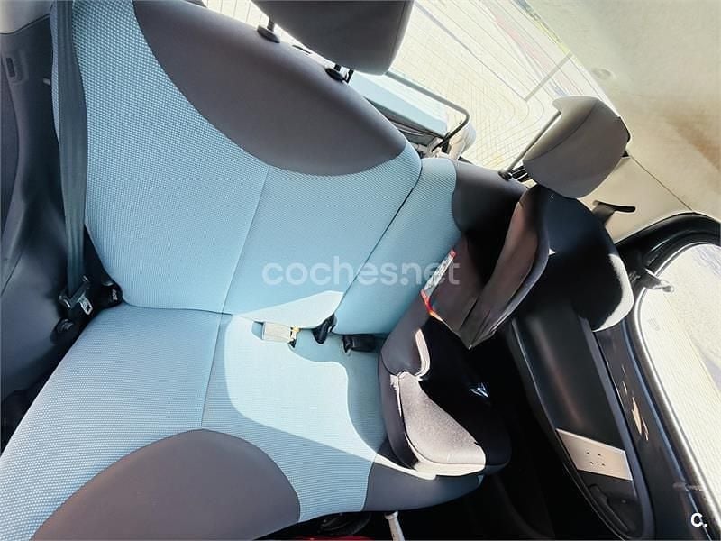 Usado Peugeot 107 54 CV (39 kW) 2008 Negro Utilitario